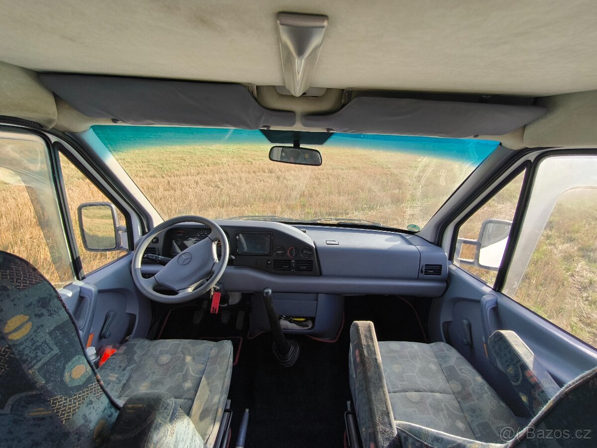 Mercedes-Benz 212D La Strada - 6