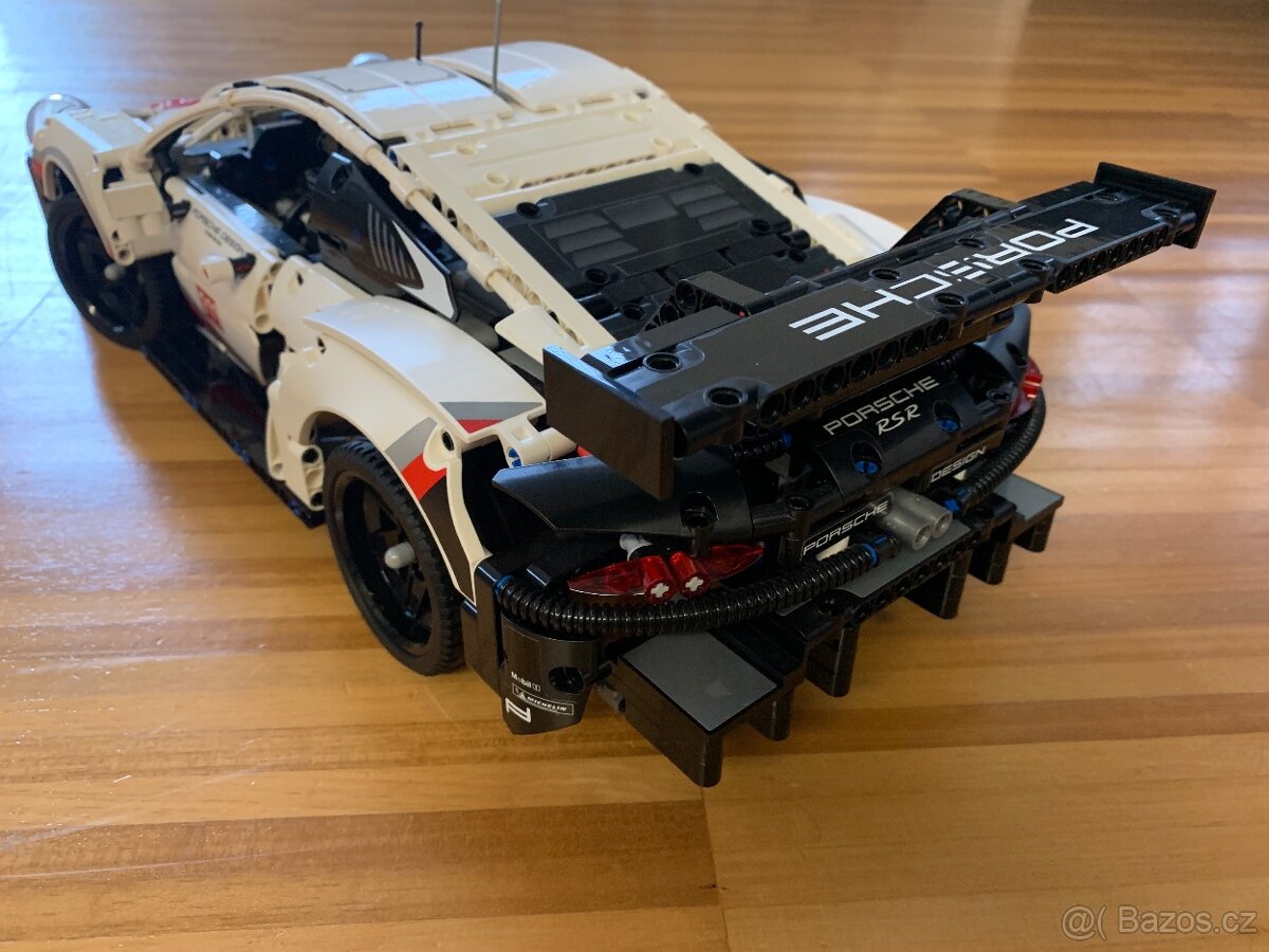 LEGO Technic - Porsche 911 RSR - 6
