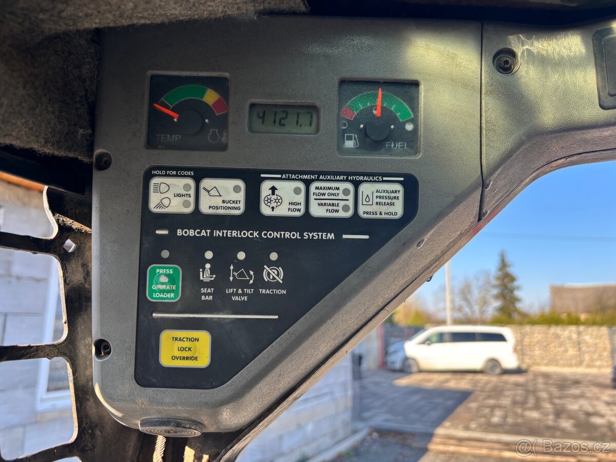 Bobcat S220-smykový nakladač - 6