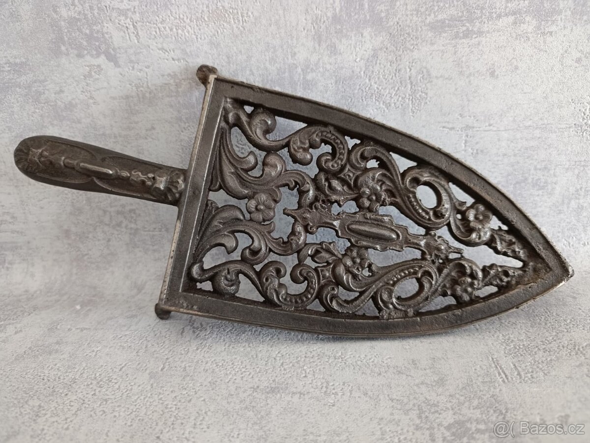 Velmi stará velká podložka pod starou žehličku.. Krásná - 6