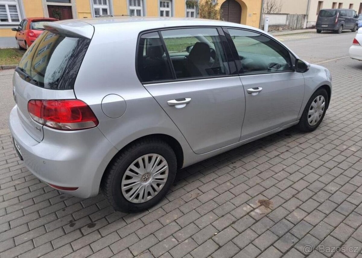Volkswagen Golf 1,6 TDI nafta manuál 66 kw - 6