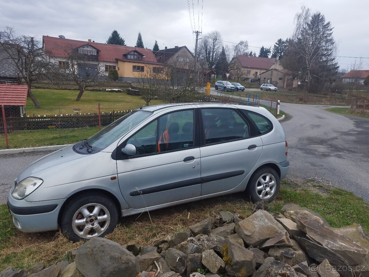 Renault Scénic 1.6 16V - 6