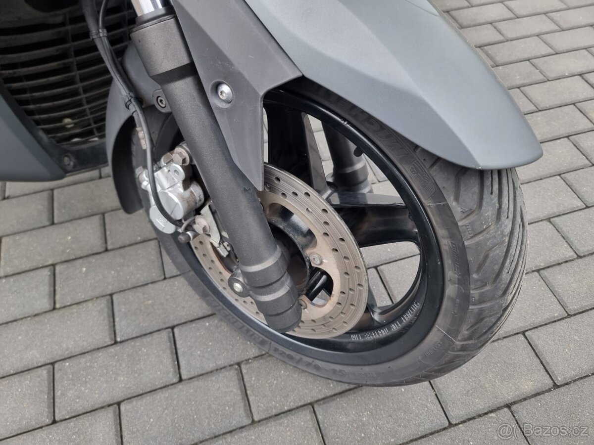 Yamaha X-Max 250 - 6