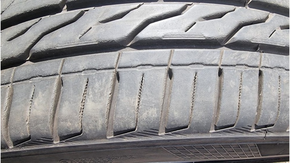 Letní pneumatika 245/35/20 Landsail - 6