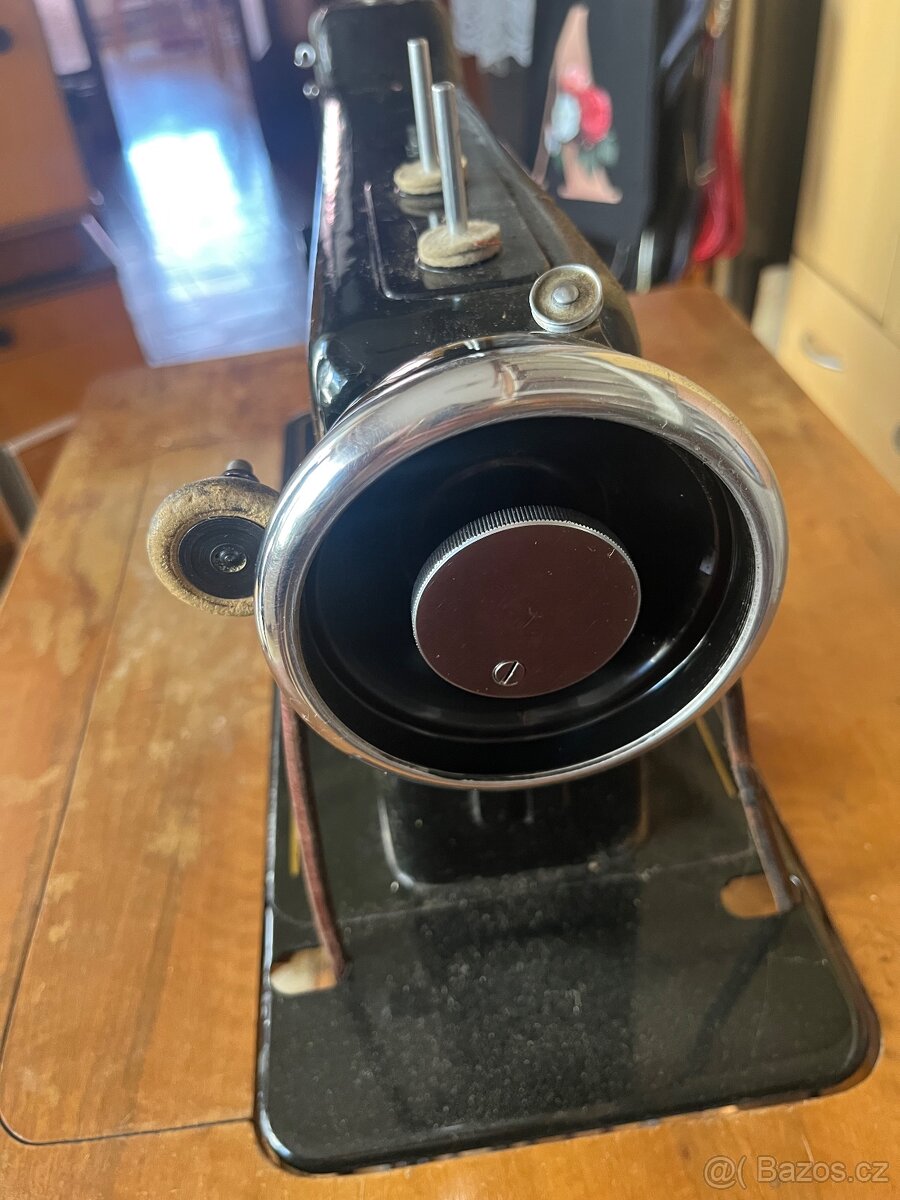 Starý šicí stroj Zetina - 6