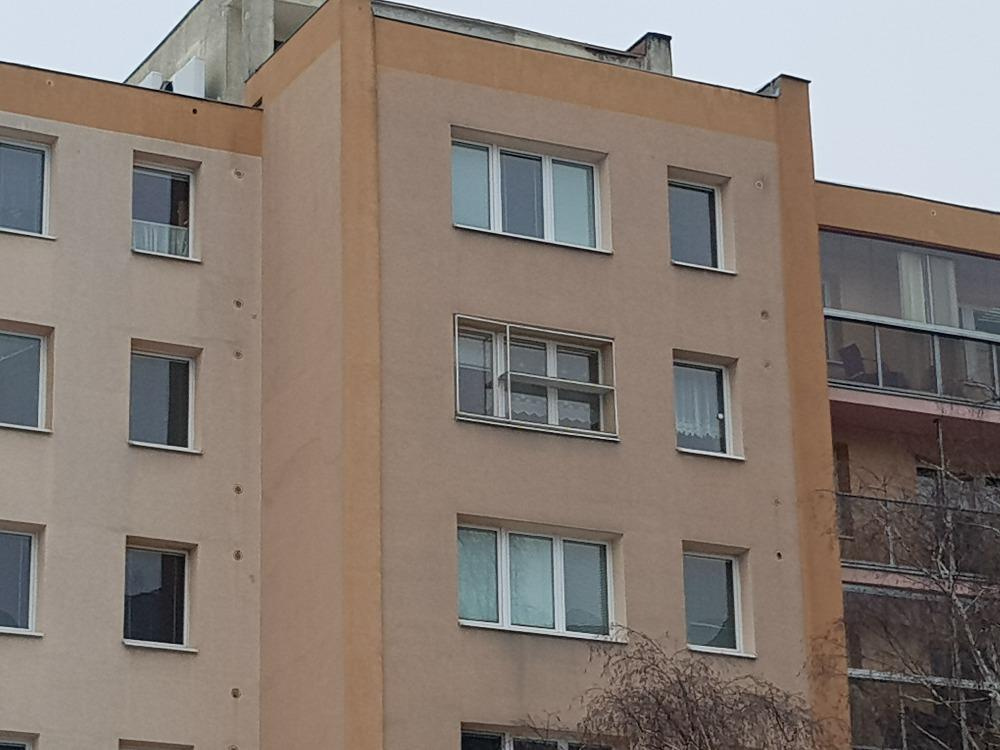 Ochranná síť pro kočky s hliníkovým rámem a umělou trávou . - 6