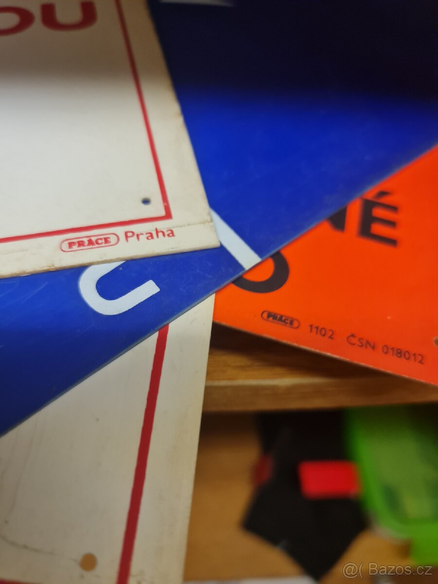 Cedule plastové a jedna smaltovaná - 6