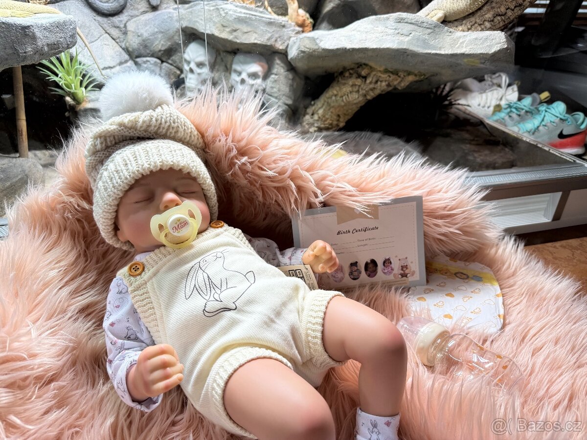 Luxusní realistická panenka v kulichu N.O.V.Á. - 6