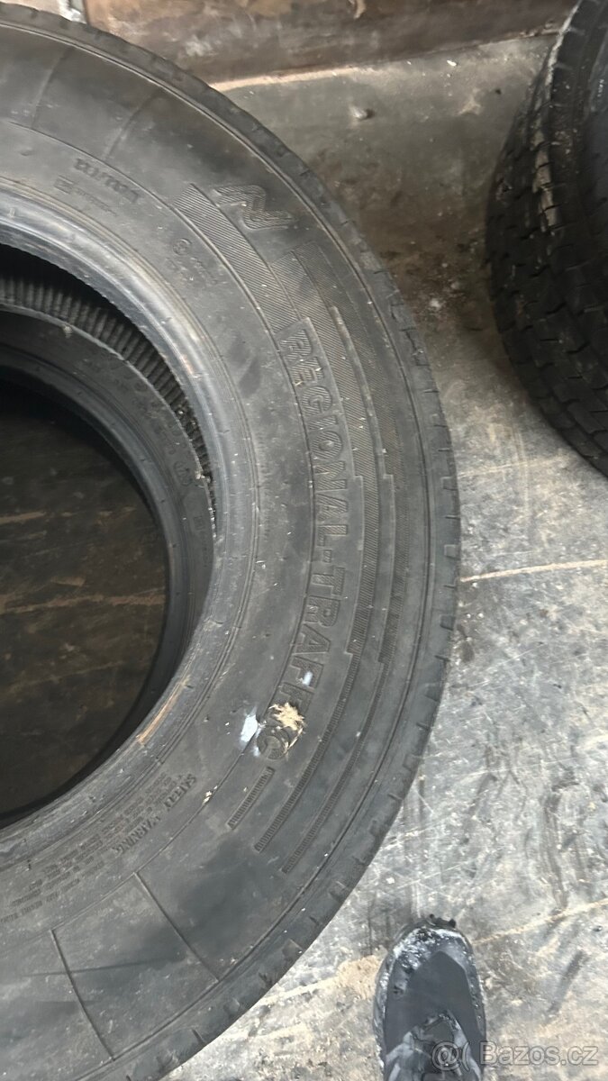 Pneu 225 75 R 17,5 - 6