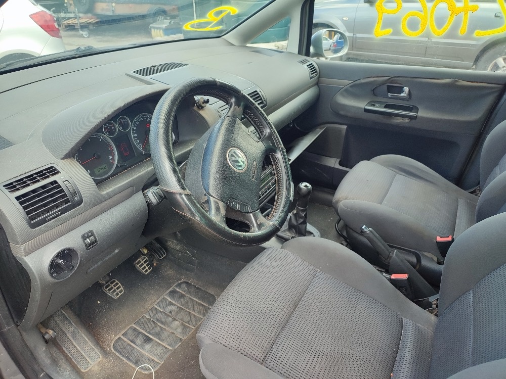 VW Sharan č. 27069 - 6