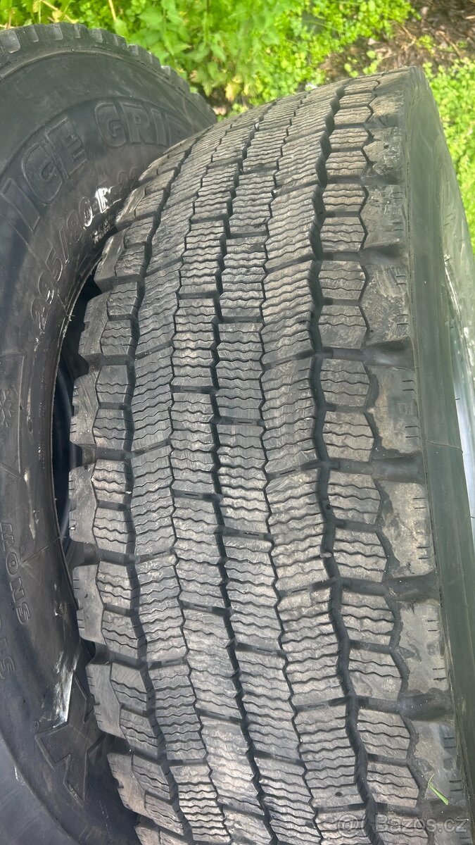 Pneu 295 80 R22,5 - 6