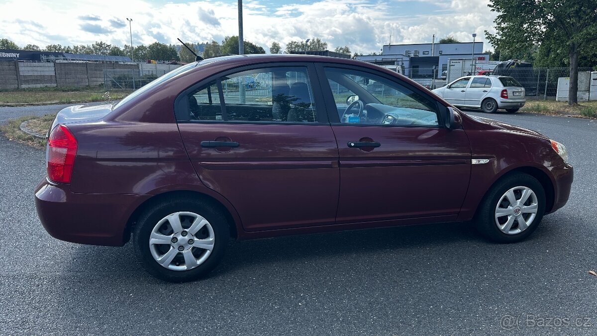 HYUNDAI ACCENT 1.4 - 6