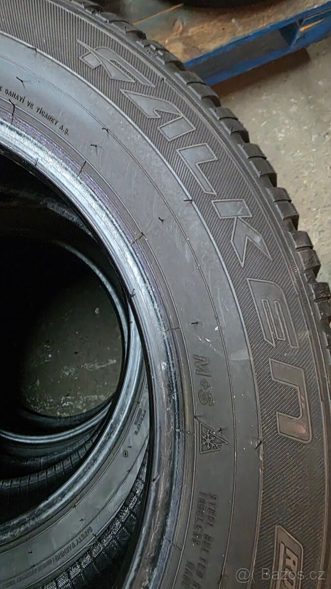 Prodám zimní pneu 215/60/16 - 6