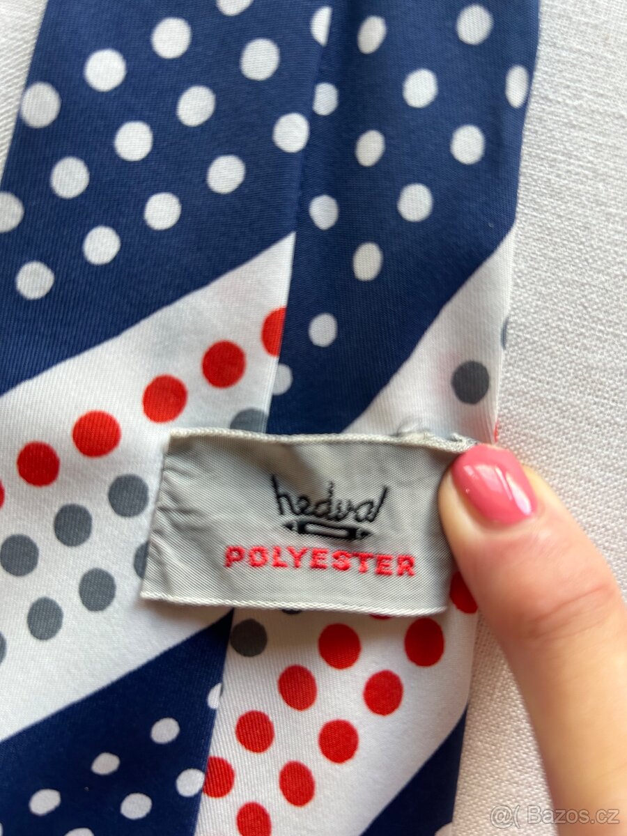 Retro tenisové rakety, kožešinové límce, pákistánské boty - 6