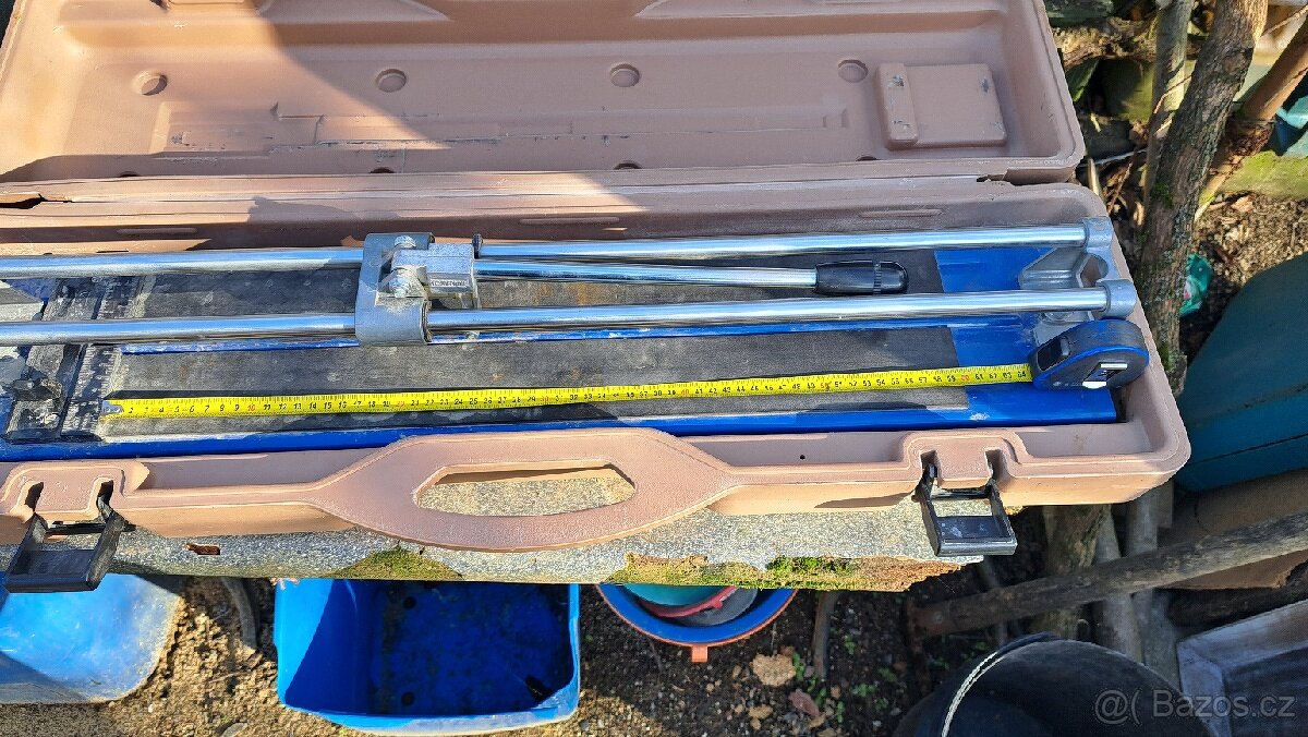 Řezačka na dlaždice v kufru - 6