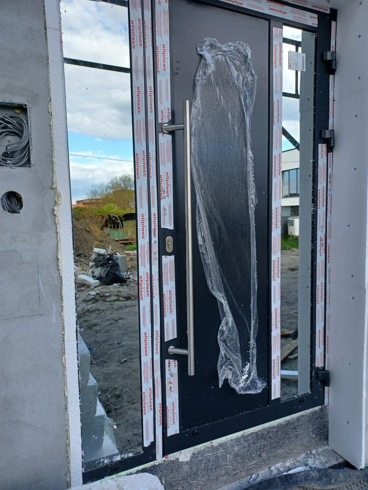 Prodám nové hliníkové dveře .Belgický profil. Aliplast - 6