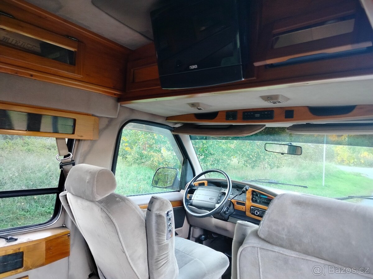 Ford Econoline E 150 - 6