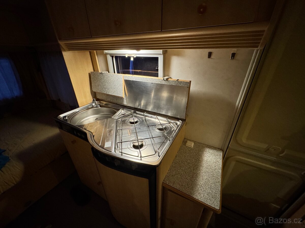 Karavan Dethleffs /4 místa / 1300Kg/ markýza/ nosič/ - 6