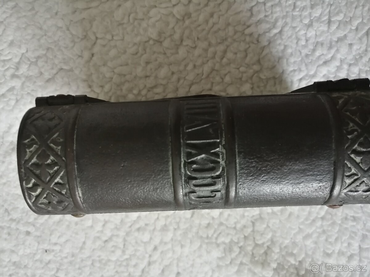 Doza mramor- kov- dřevo - Karlova univerzita - 6