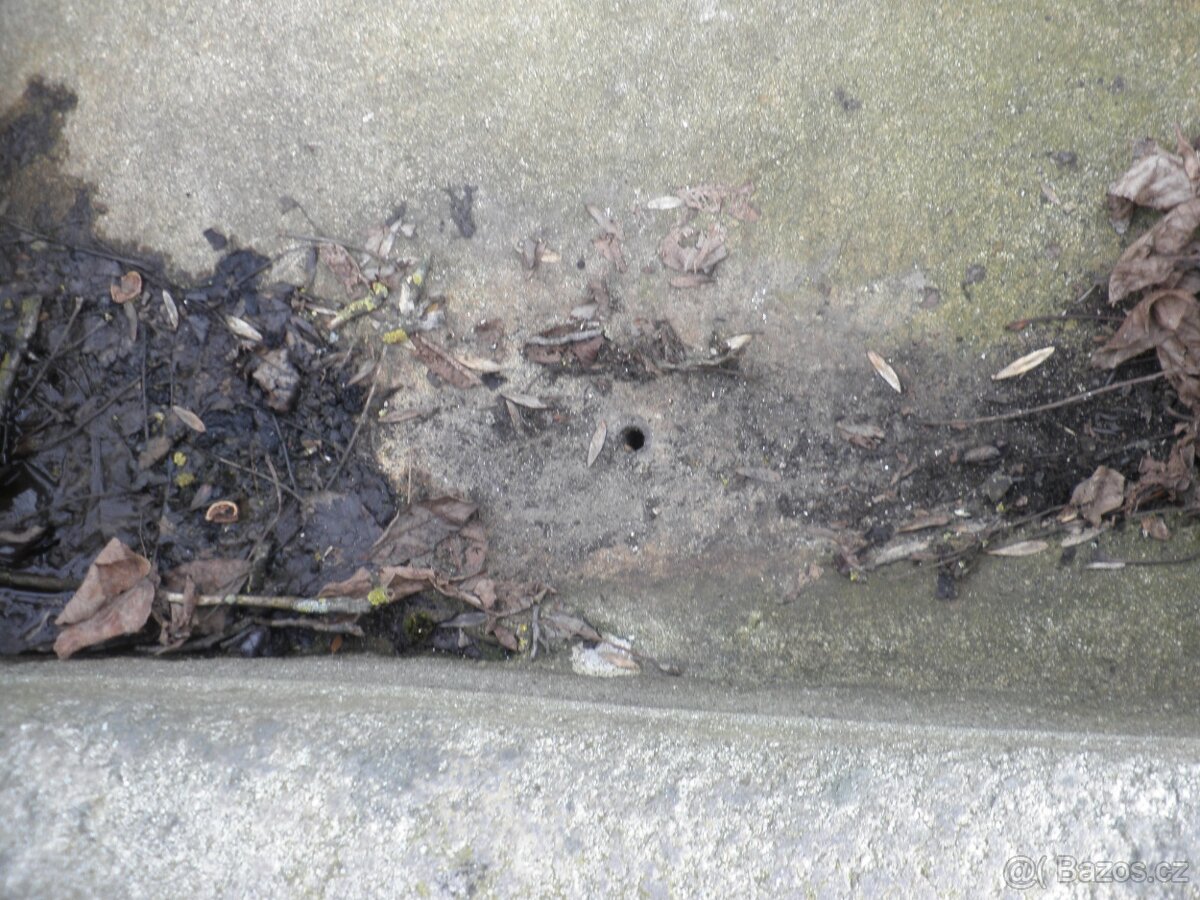 Velká stará kamenná žulová stírka kaménka napaječka koryto k - 6