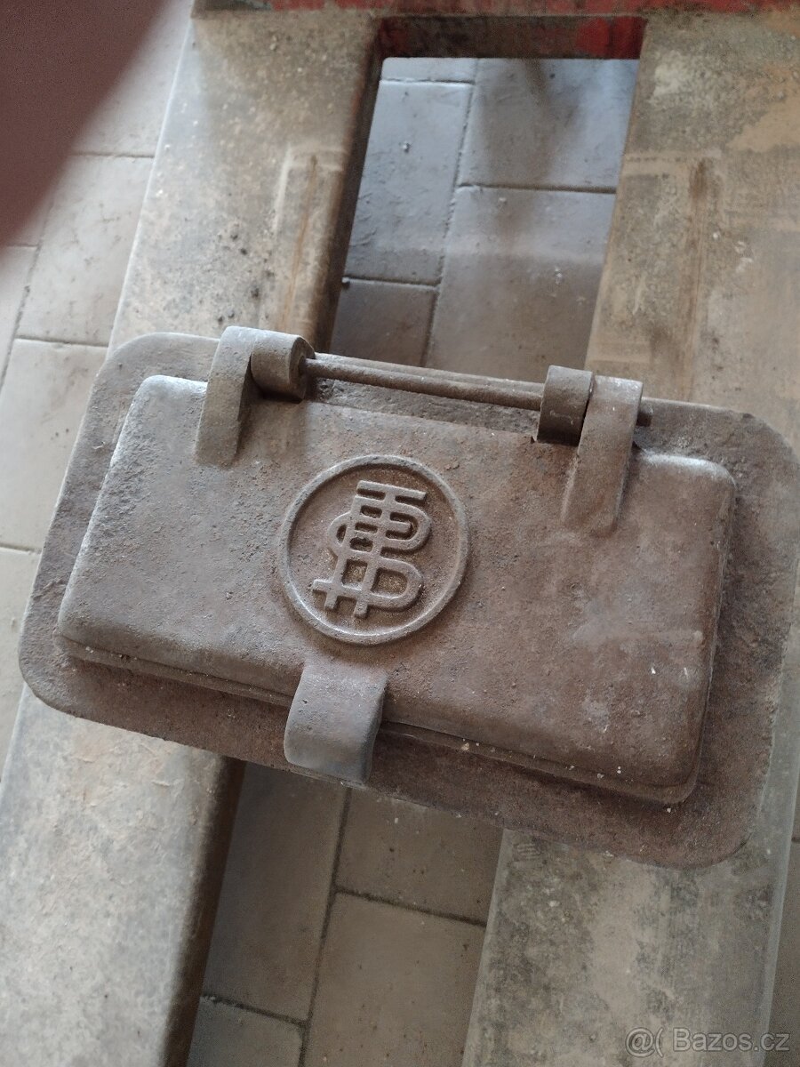 ŽELEZNÁ DVÍŘKA PECE - 6