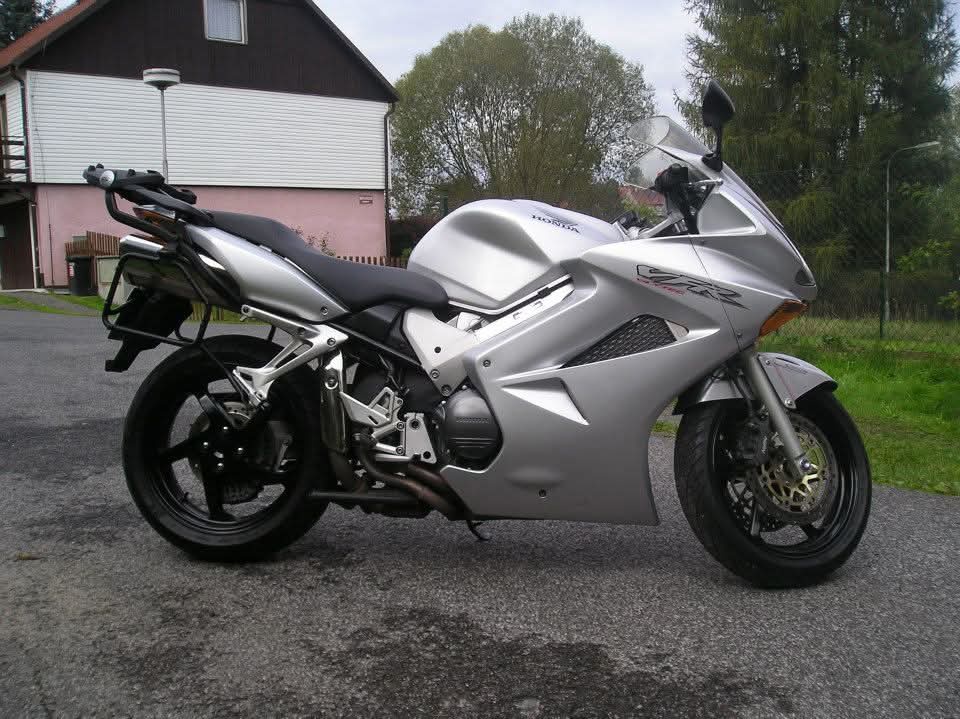 Honda VFR 800 VTEC RC46 - 6