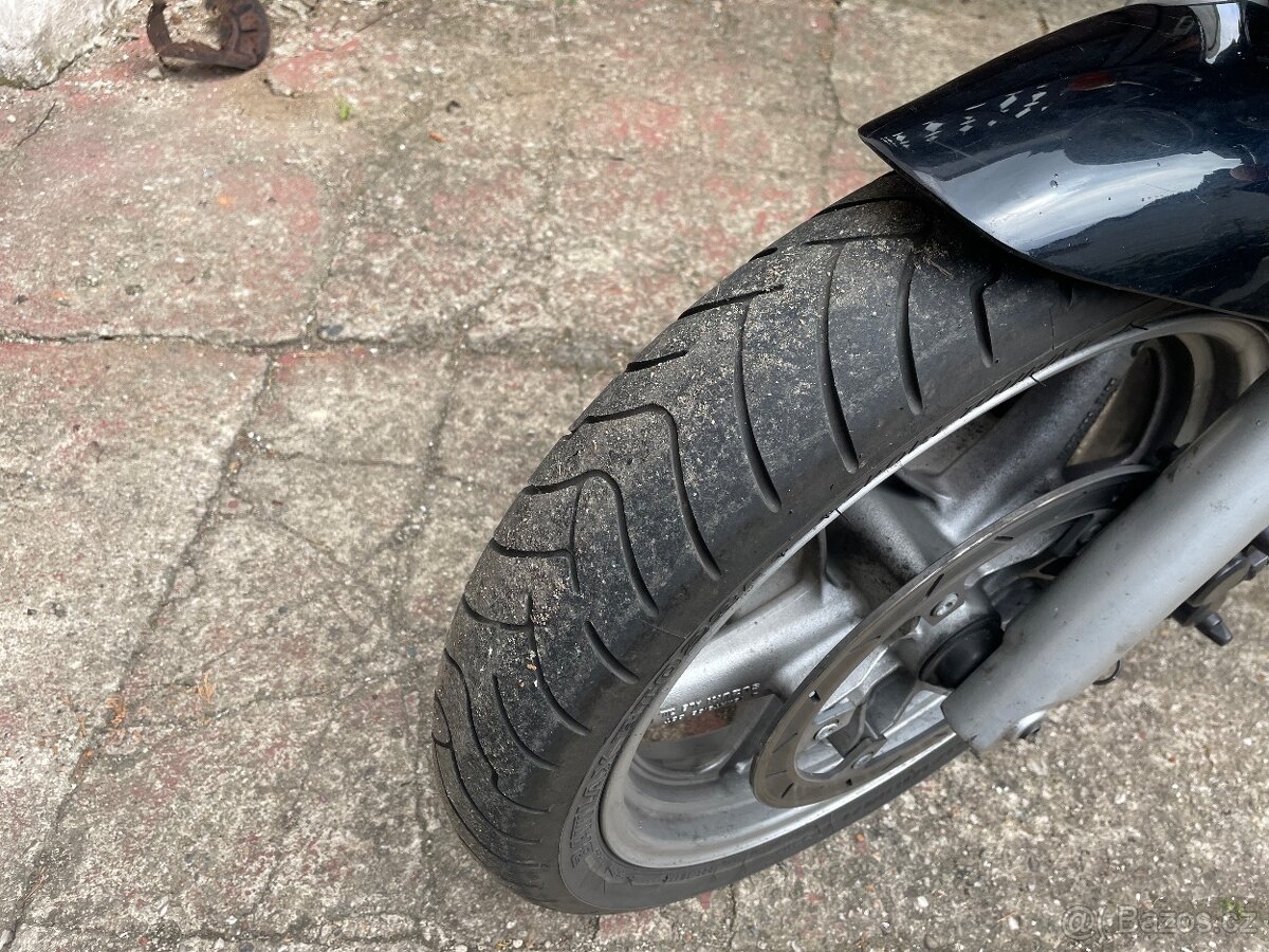 Suzuki GSX 1100G - 6