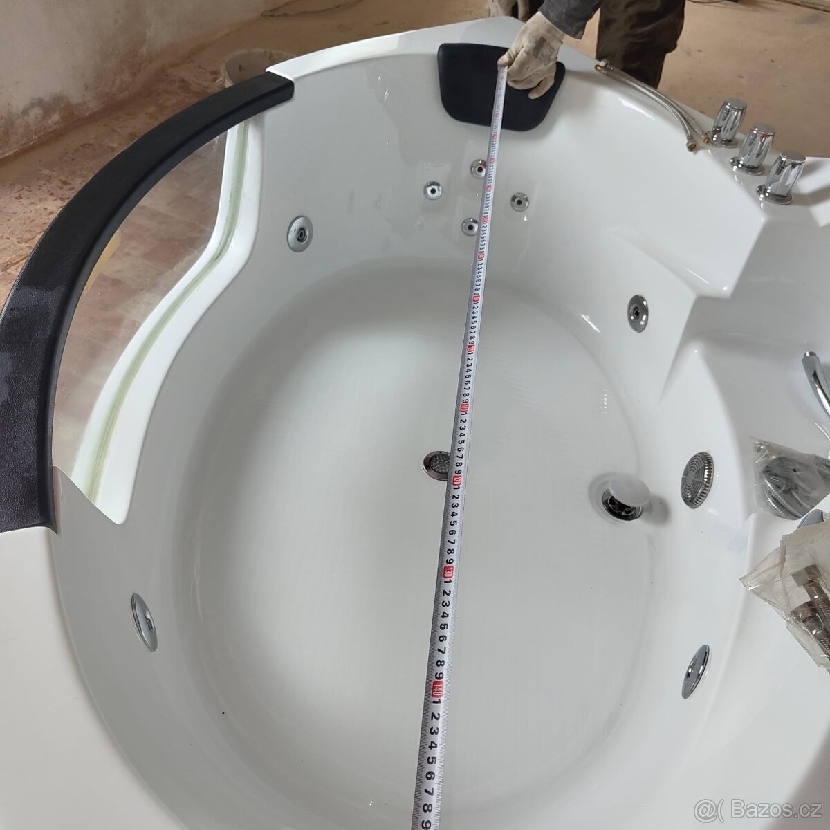 Velká hydromasážní vířivá vana - 6
