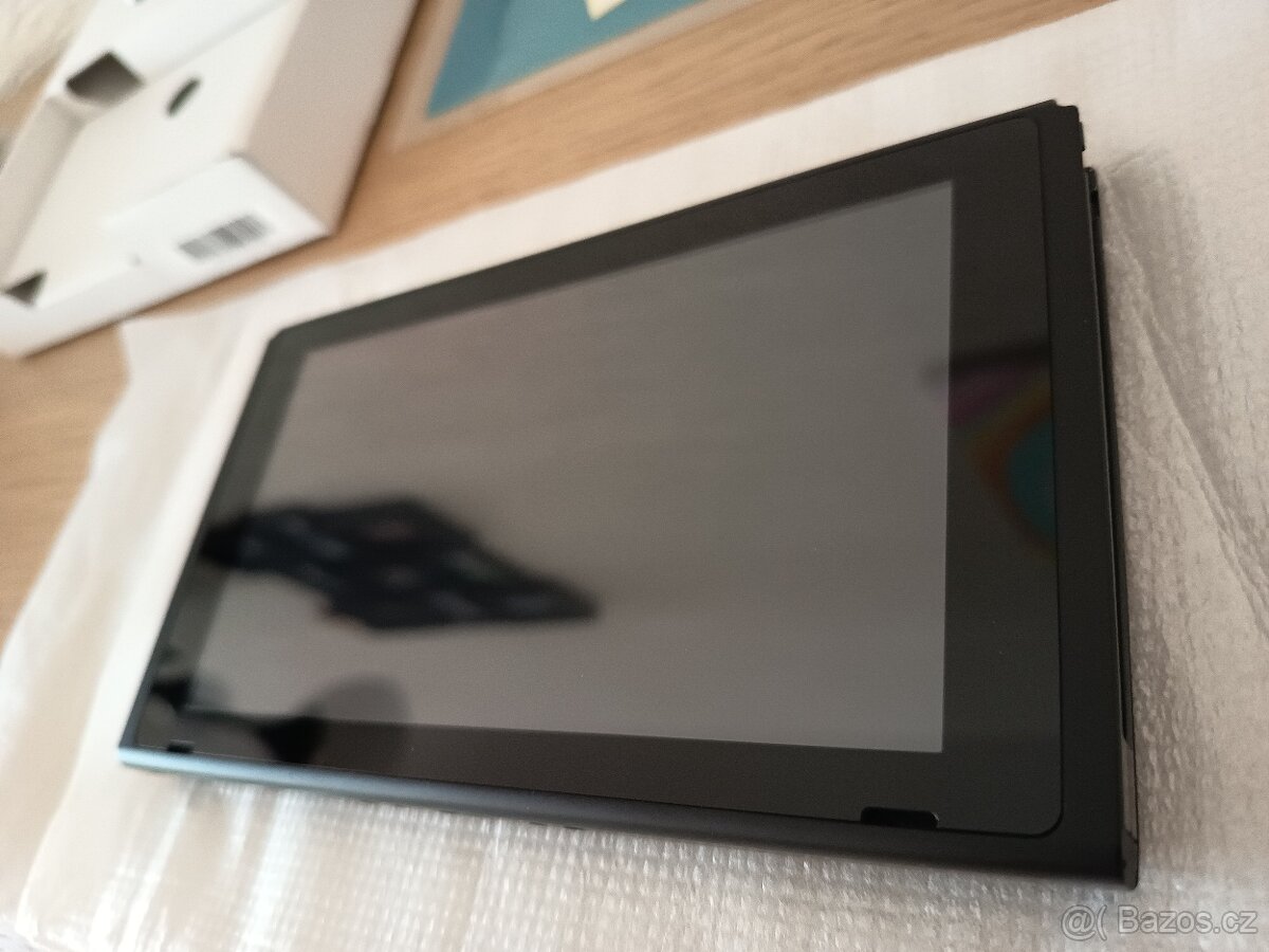Nintendo Switch (Nové) + Pouzdro - 6