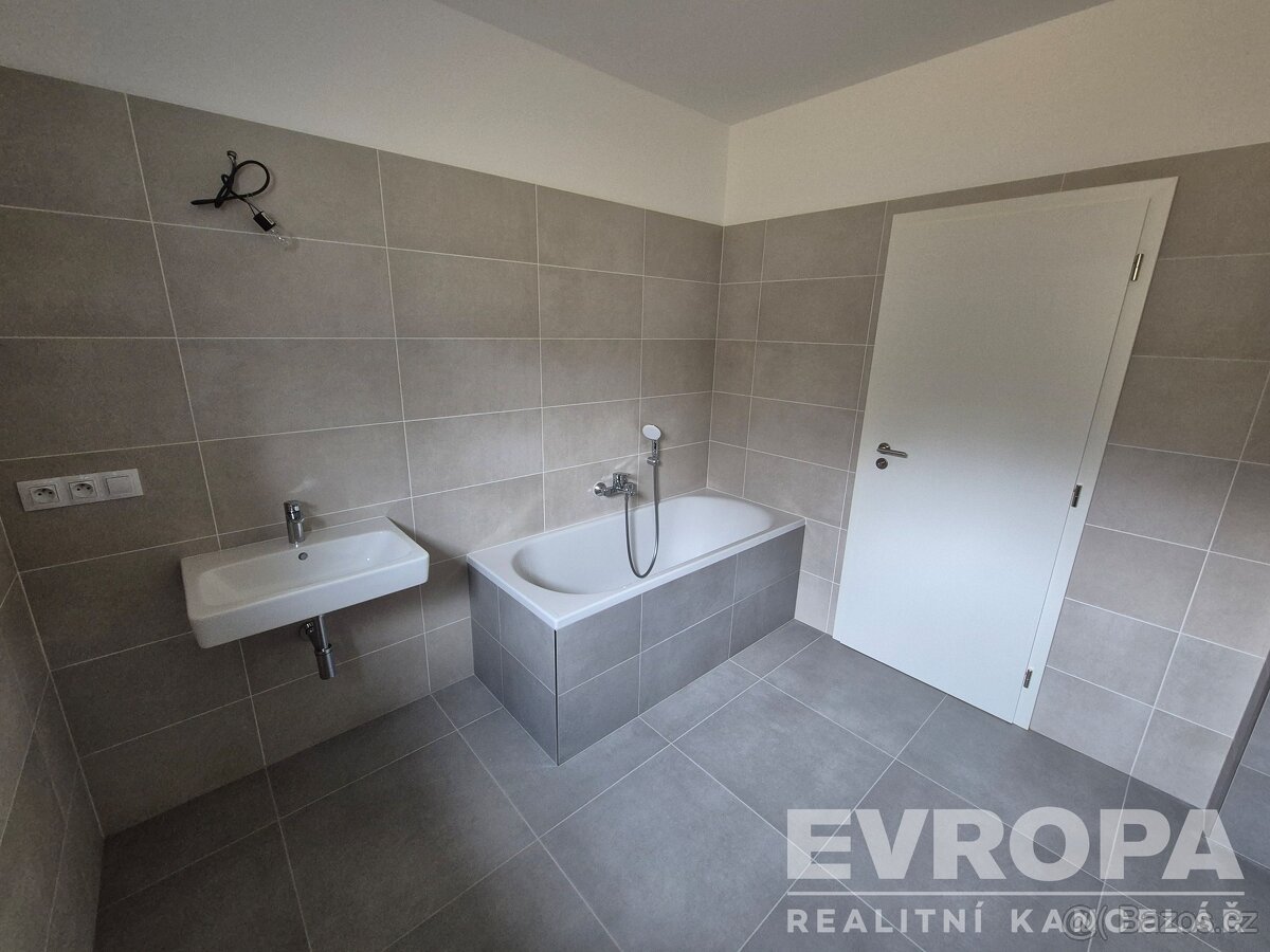 Novostavba rodinného domu 4+kk, pozemek 800m2, 15minut od Pr - 6