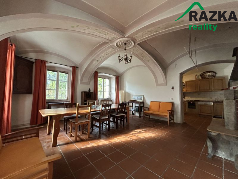 Prodej usedlosti s rozlehlými pozemky v obci Dolní... - 6