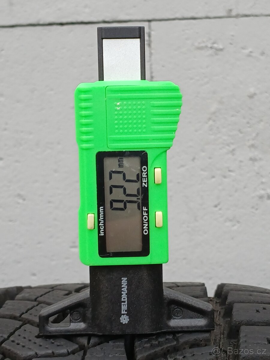 Zánovní zimní orig alu Škoda Karoq 215/50/18 vzorek 9mm - 6