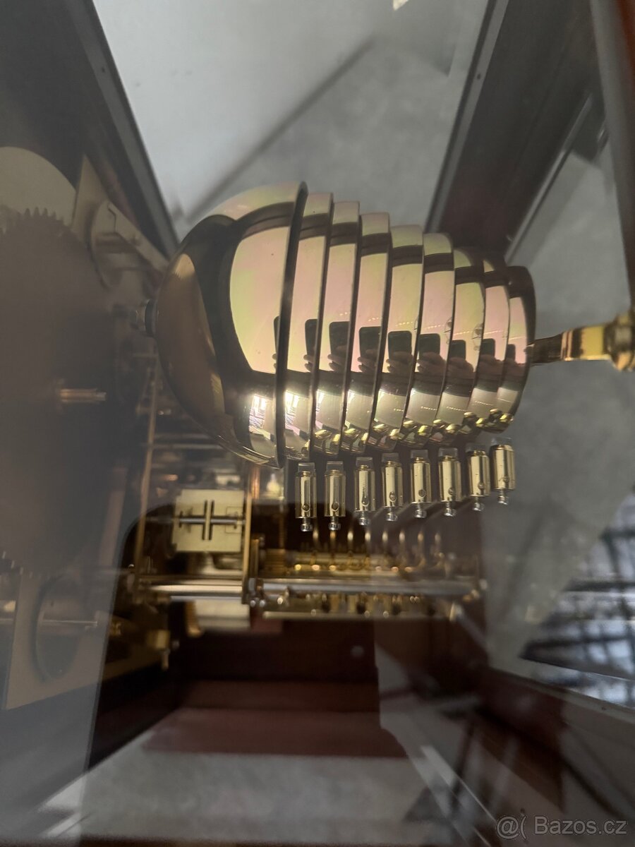 Krásný hodiny s zvonkohrou a datumem - 6