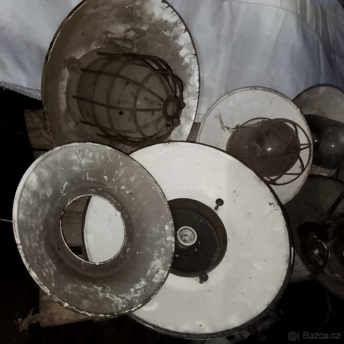 Staré tovarní lampy - 6