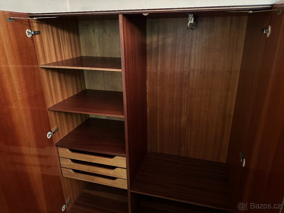 Retro starý nábytek - 6