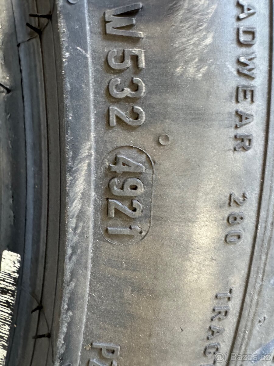 Pirelli 245/40r19 - 6