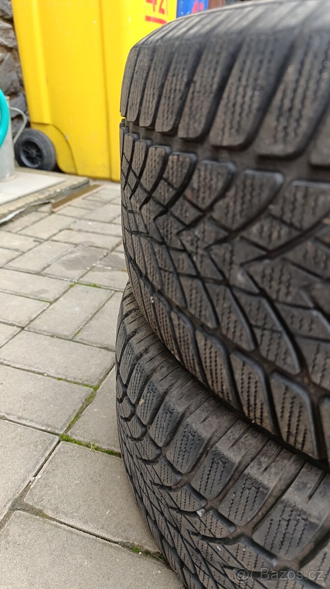 Dunlop 225/50 R17 - 6