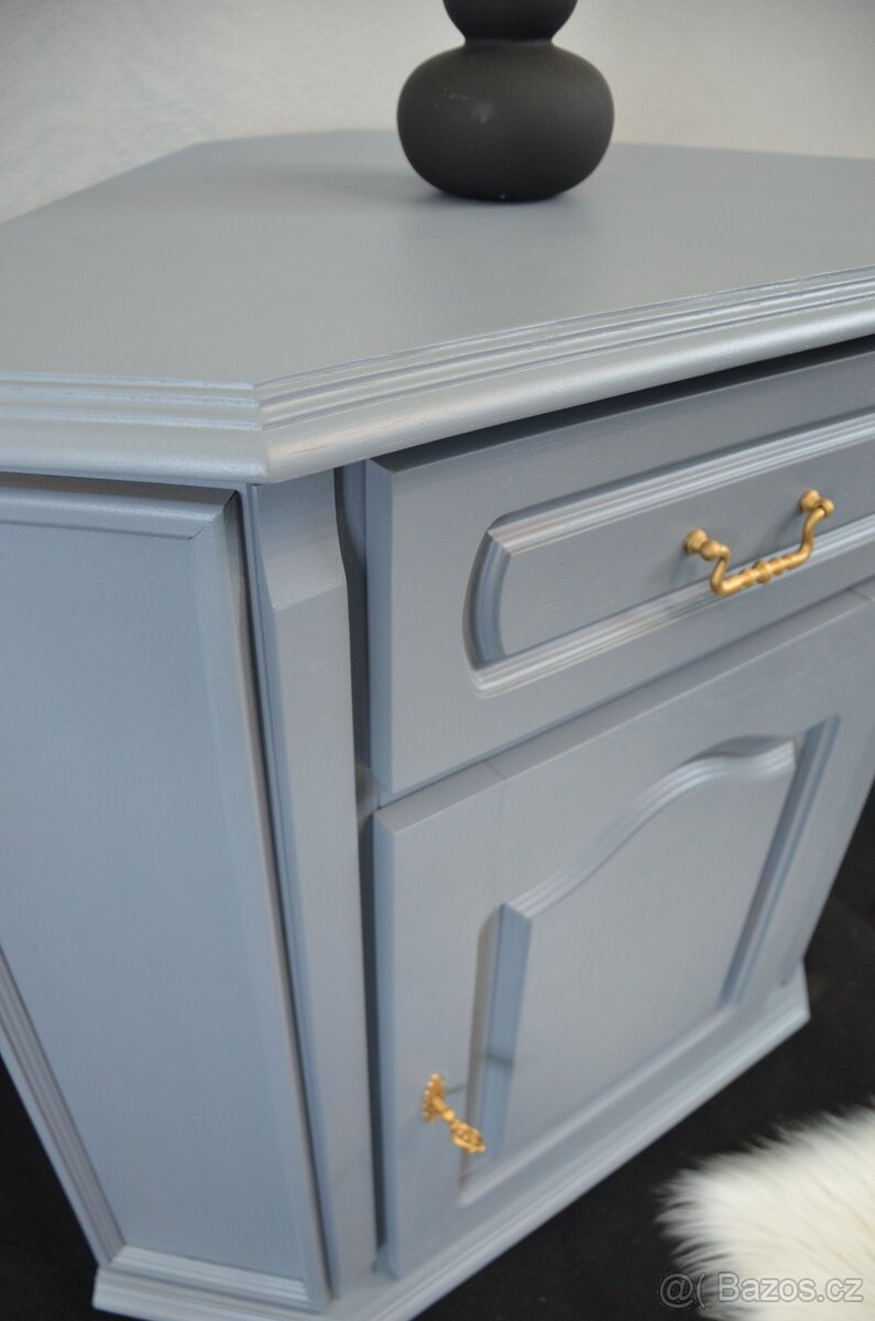 Rohová masivní komoda - 6