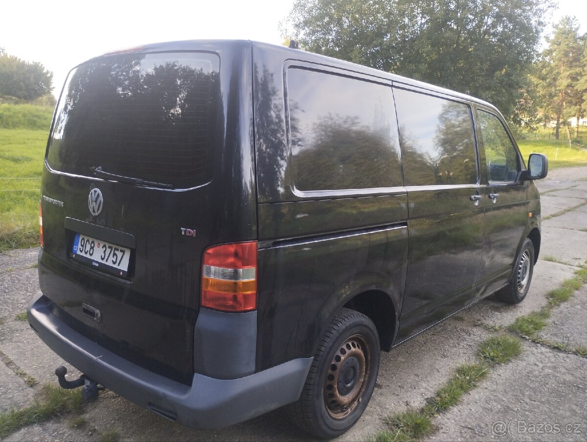 VW TRANSPORTÉR T5 2.5 TDI 96 KW R.V.2006 - 6