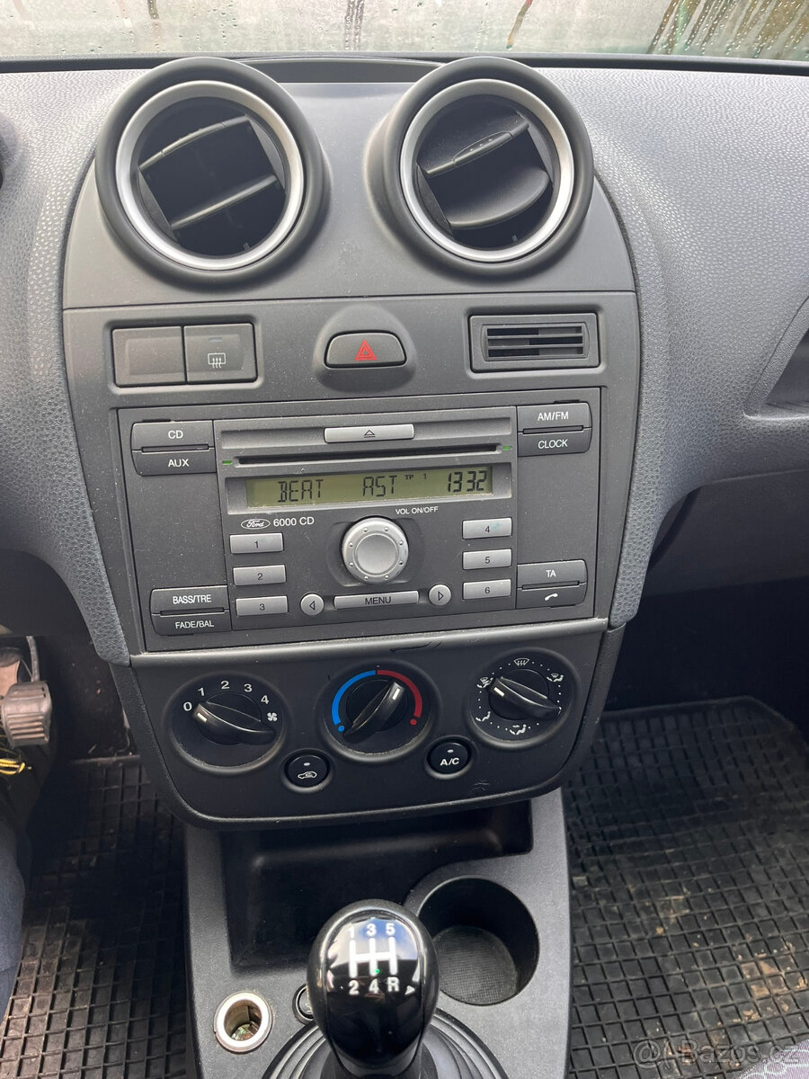prodám Ford Fiesta 1,3 44kw , 2006 - 6