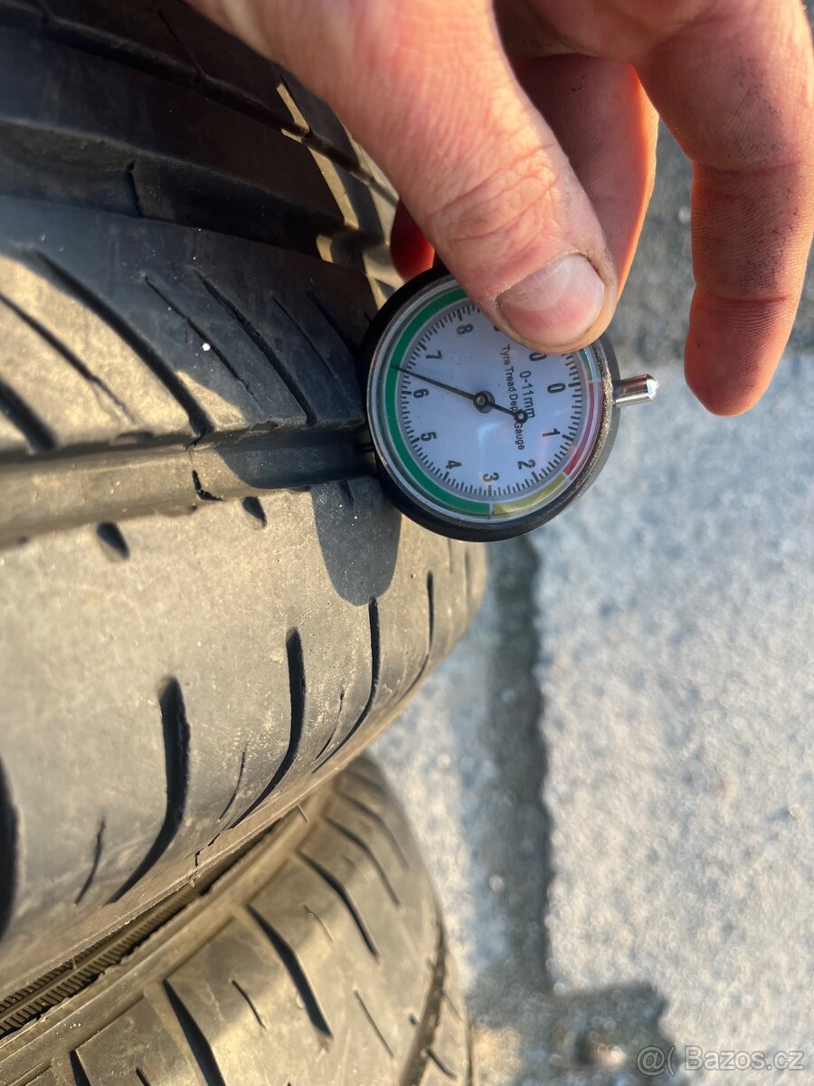 Pneu 215/60/17 C - 6