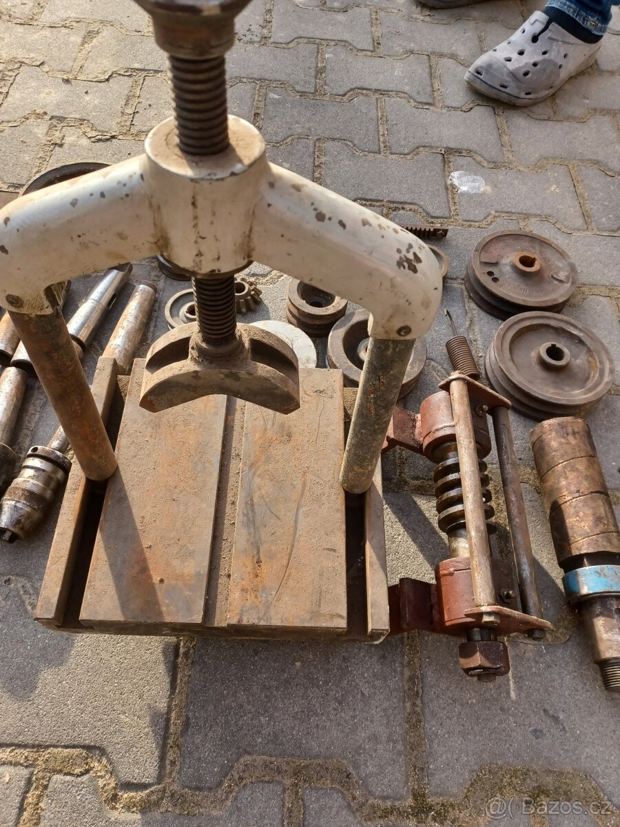 Prodám díly a nože na soustruh. - 6