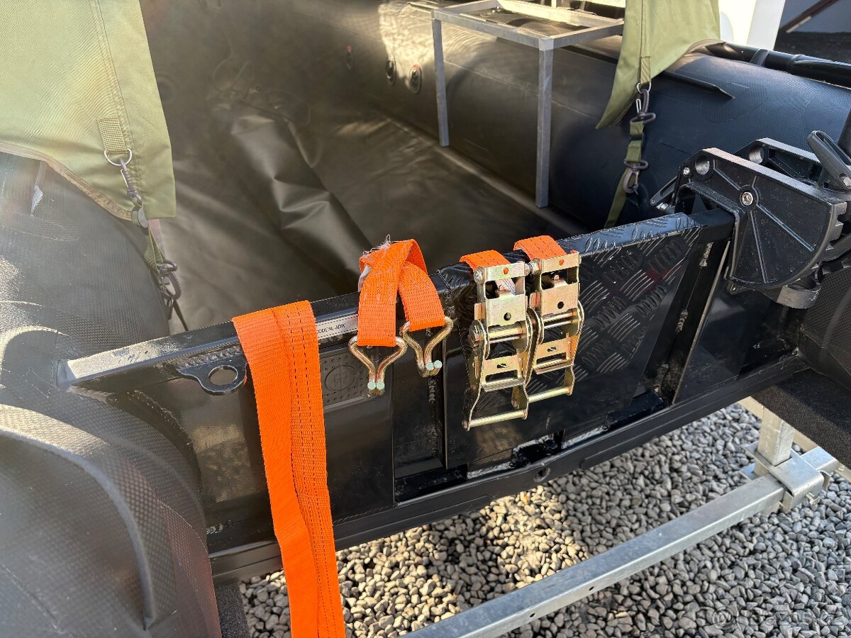 rybářský člun Raptor - 6