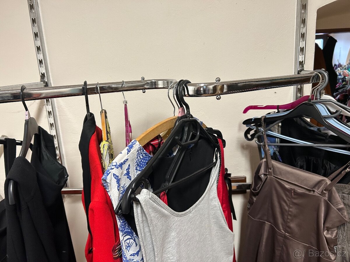 kovový stojan na oblečení na zeď - 6