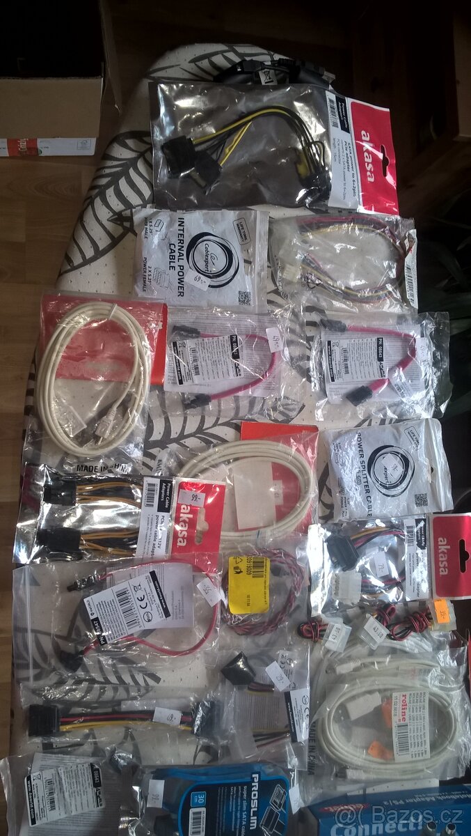 Konvolut kabelů k PC, USB SATA Molex adt - 6