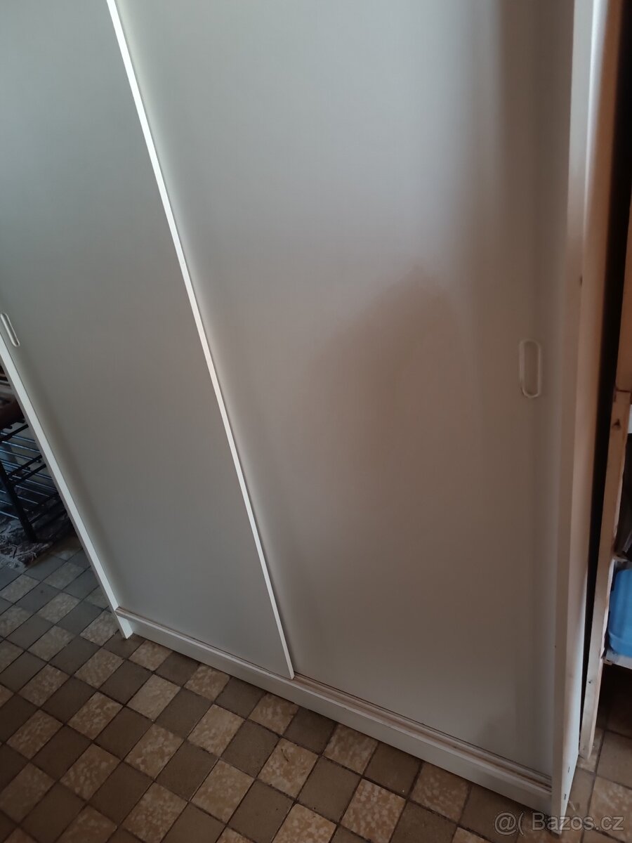 Bílá vysoká skříň - 6