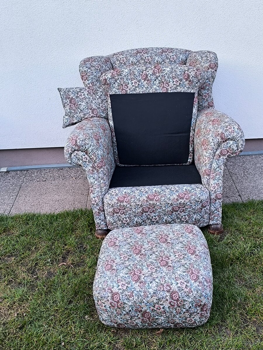 Prodám starožitné křeslo Ušák - 6