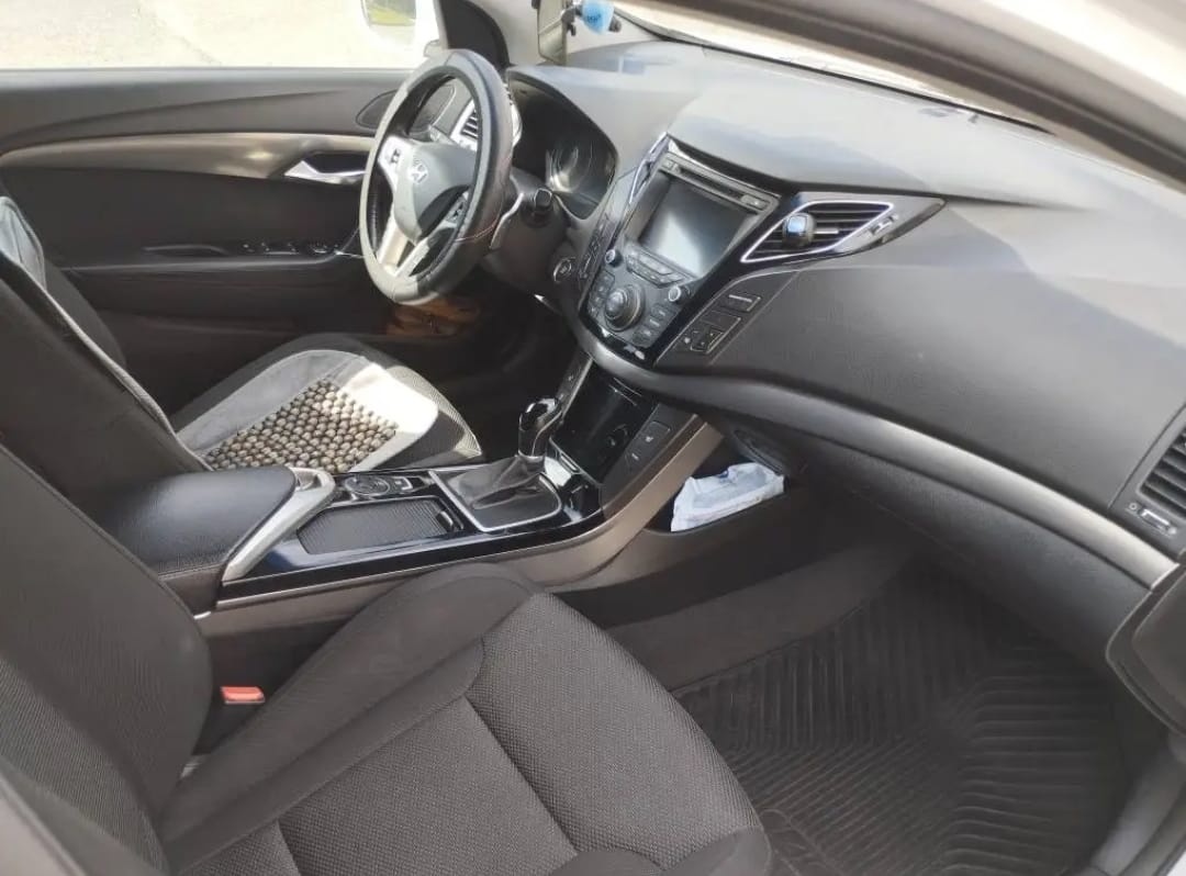 Prodám Hyundai I40 diesel, automatická verze - 6