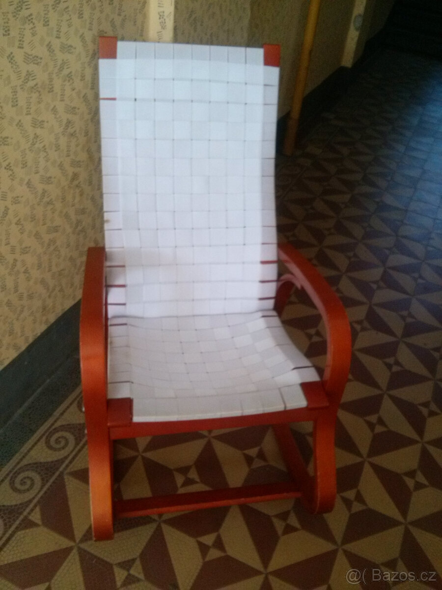 HOUPACI KŘESLO ROCA Z BŘEZOVEHO DŘEVA S POTAHEM - 6