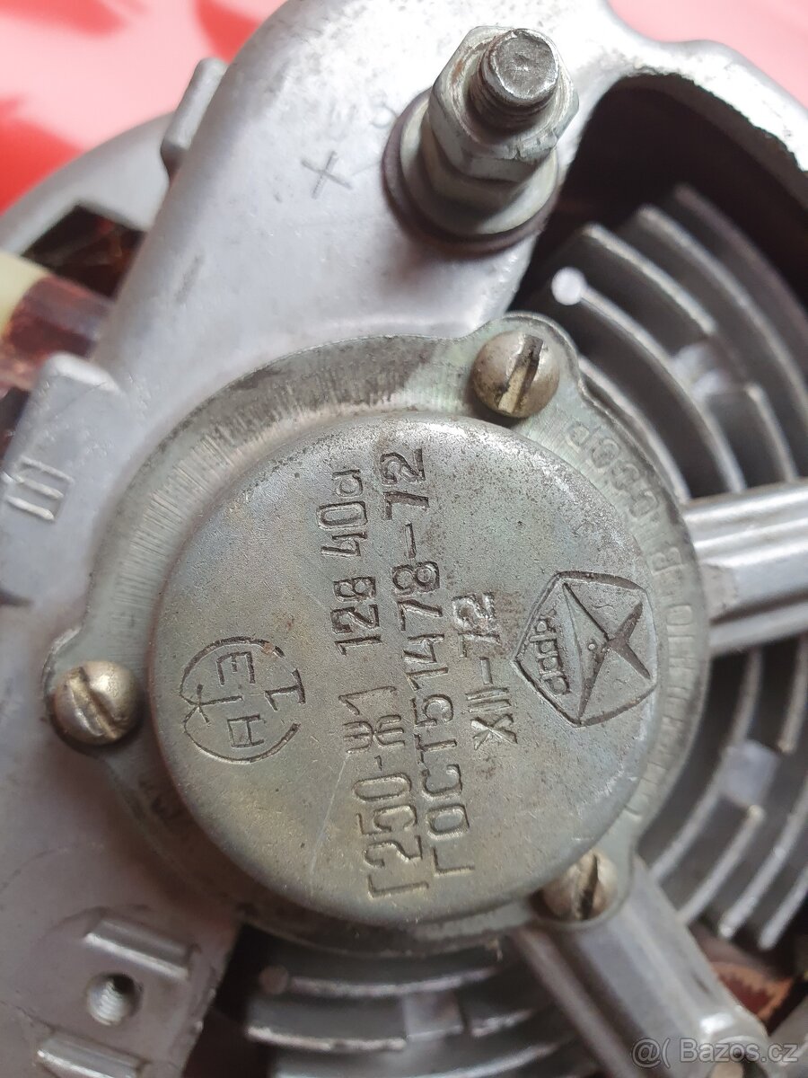 UAZ GAZ VOLHA NEPOUŽITÝ ALTERNÁTOR - 6